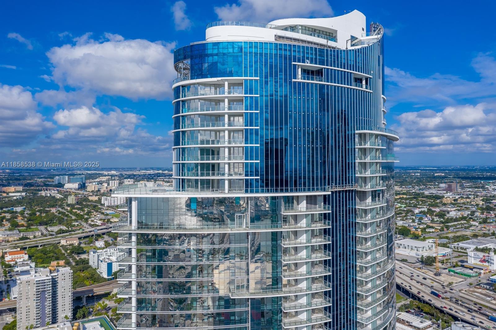 PARAMOUNT MIAMI WORLDCENT - Residential