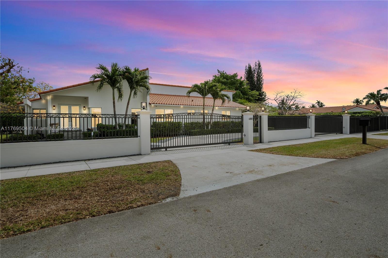 Property for Sale at 6881 Sw 94th Ave, Miami, Broward County, Florida - Bedrooms: 5 
Bathrooms: 4  - $1,300,000
