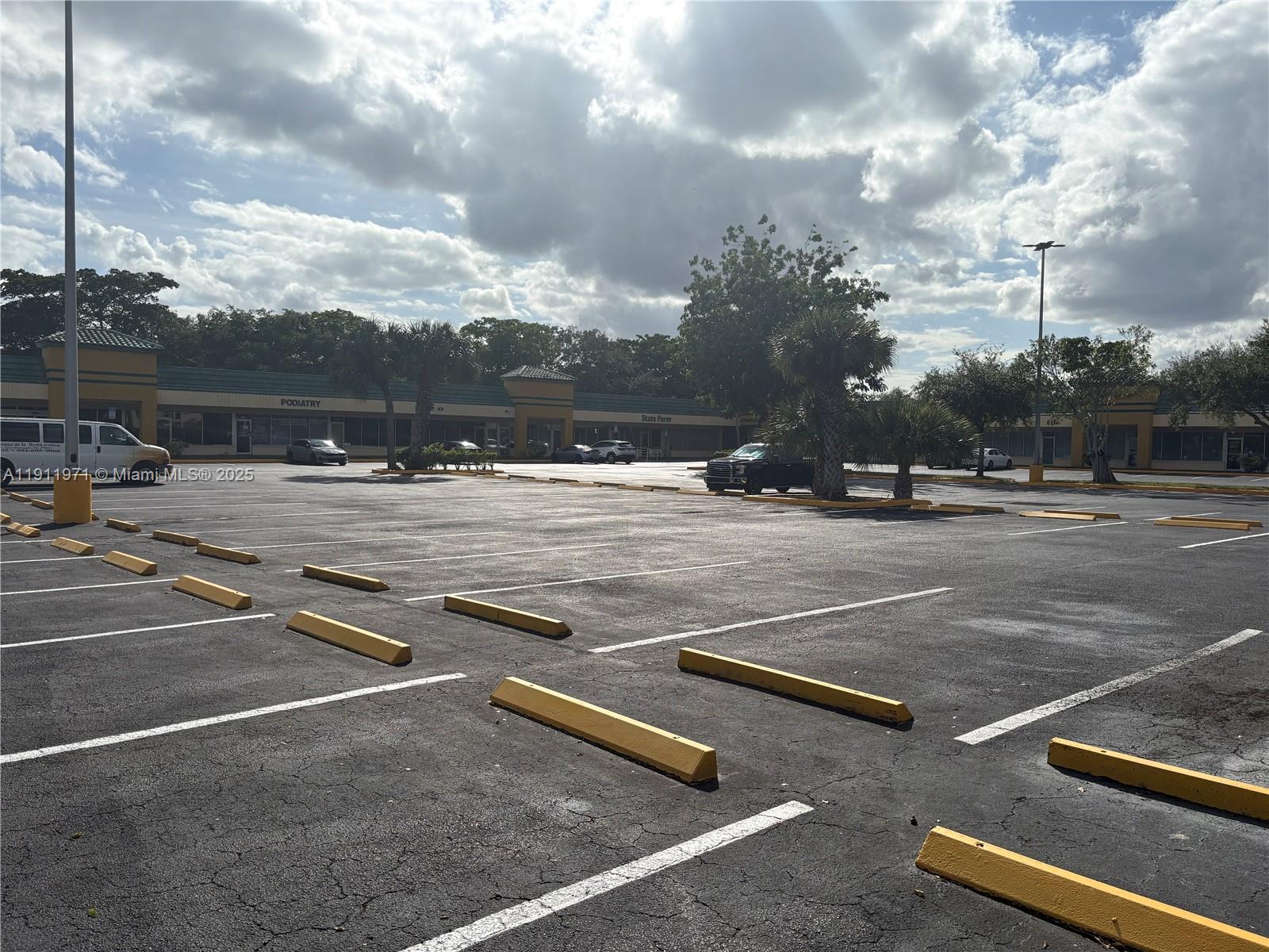 3 OF PALM SPRINGS 1 CONDO - Residential Lease