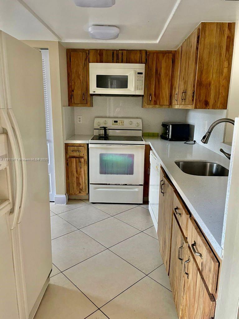 3 OF PALM SPRINGS 1 CONDO - Residential Lease