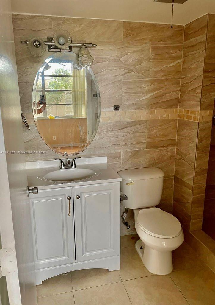 3 OF PALM SPRINGS 1 CONDO - Residential Lease