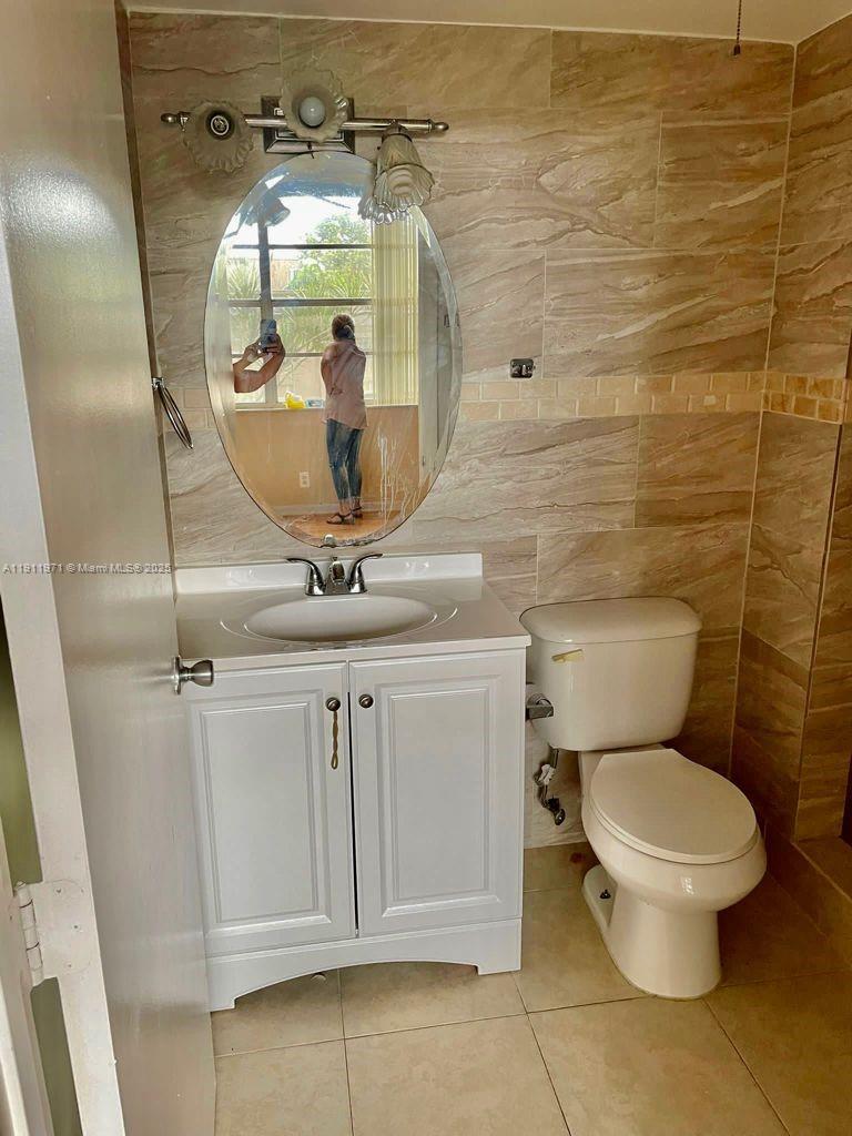 3 OF PALM SPRINGS 1 CONDO - Residential Lease