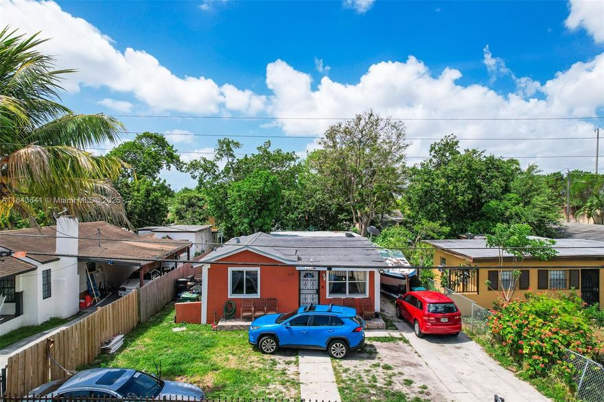 Property Functioning as a Duplex with a 2/1 in back and main house 4/2 - Minutes from Downtown Miami Shores, Wynwood, Design Destrict and Little Haiti with easy access to I95 and other major highways. * Sq feet shown as 1780 is per owner and county including all additions per Property Appraisers Website**