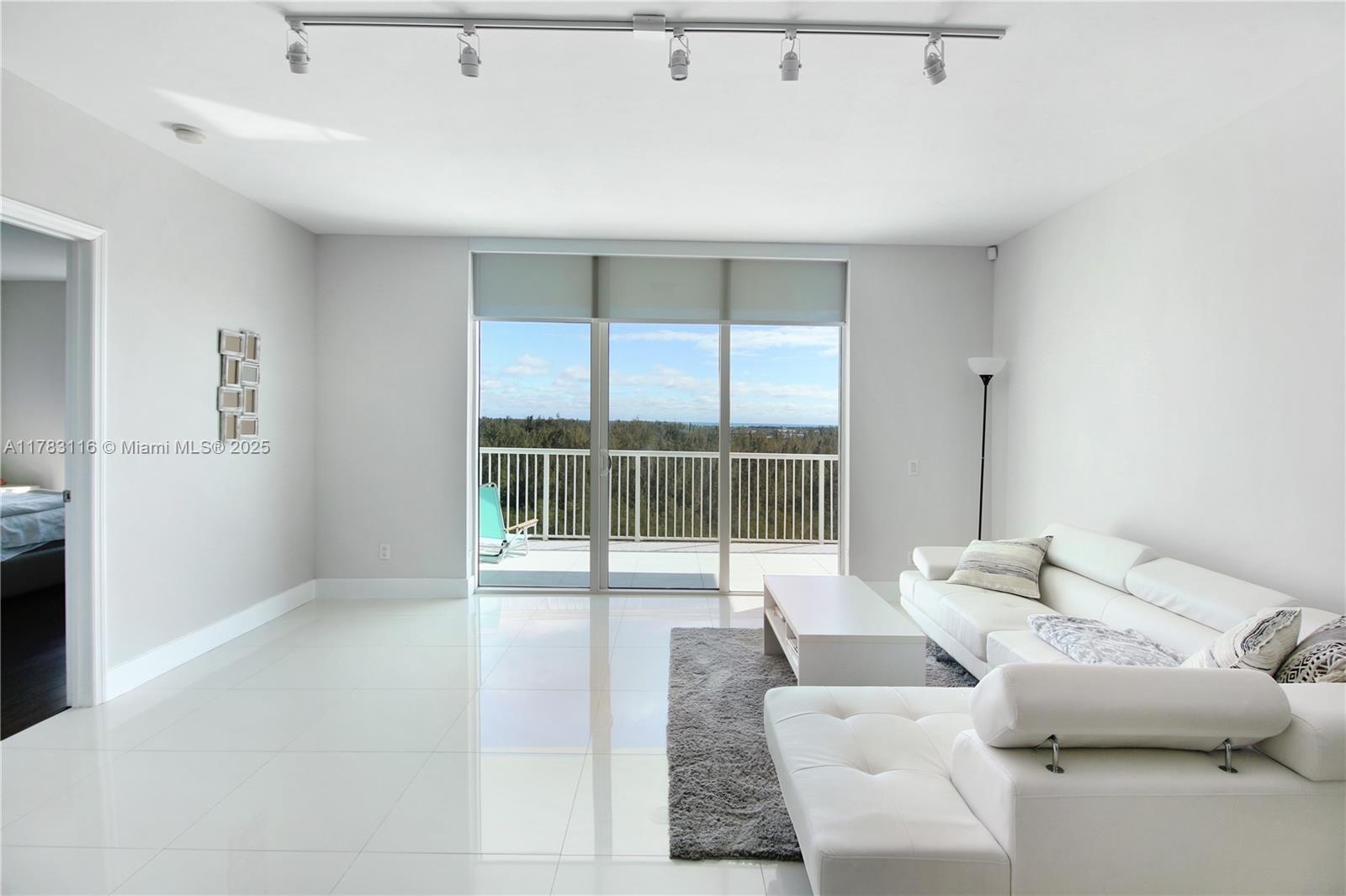 THE OAKS I CONDO - Residential