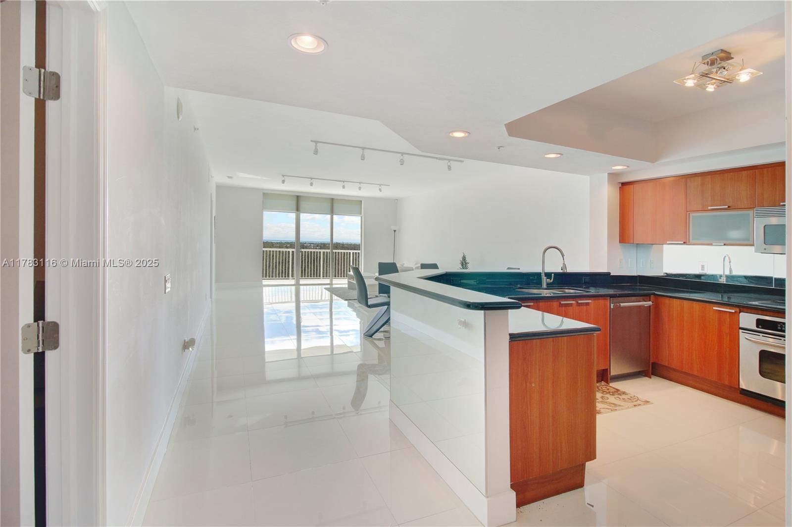THE OAKS I CONDO - Residential