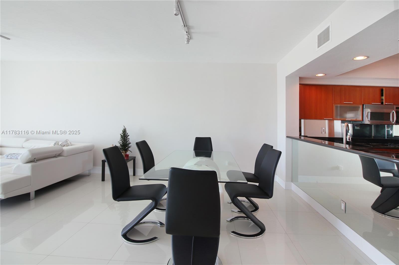 THE OAKS I CONDO - Residential
