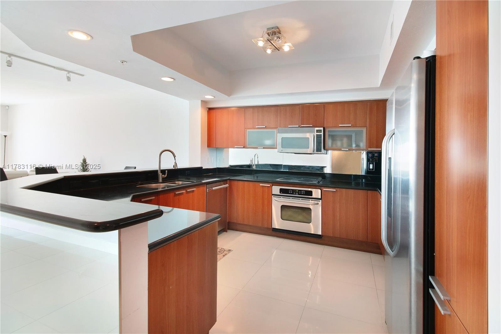 THE OAKS I CONDO - Residential