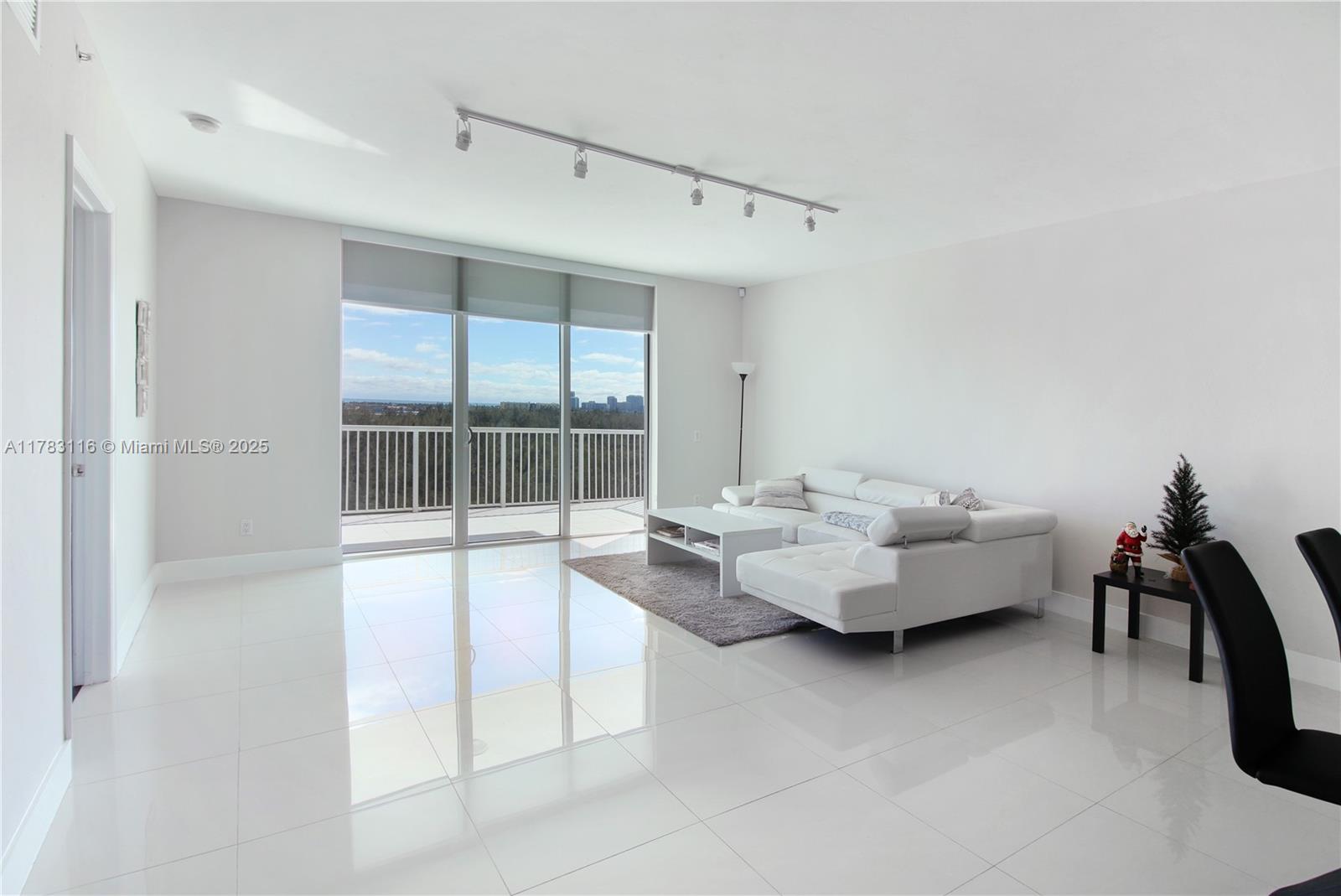 THE OAKS I CONDO - Residential