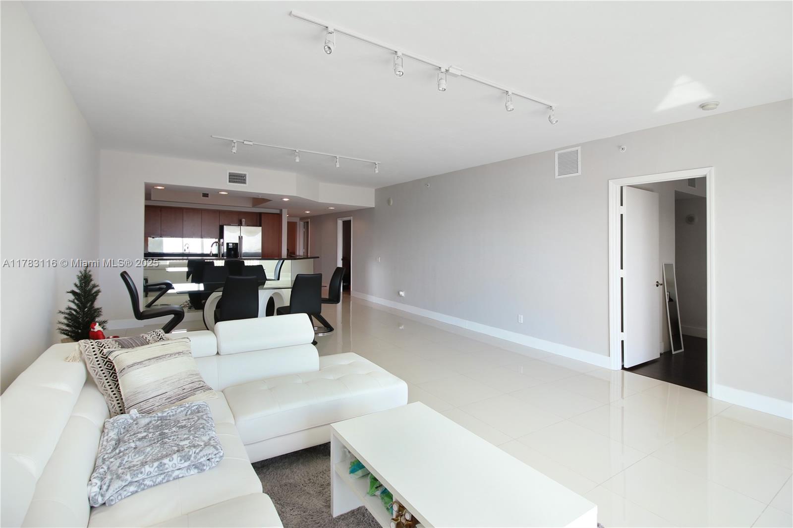 THE OAKS I CONDO - Residential