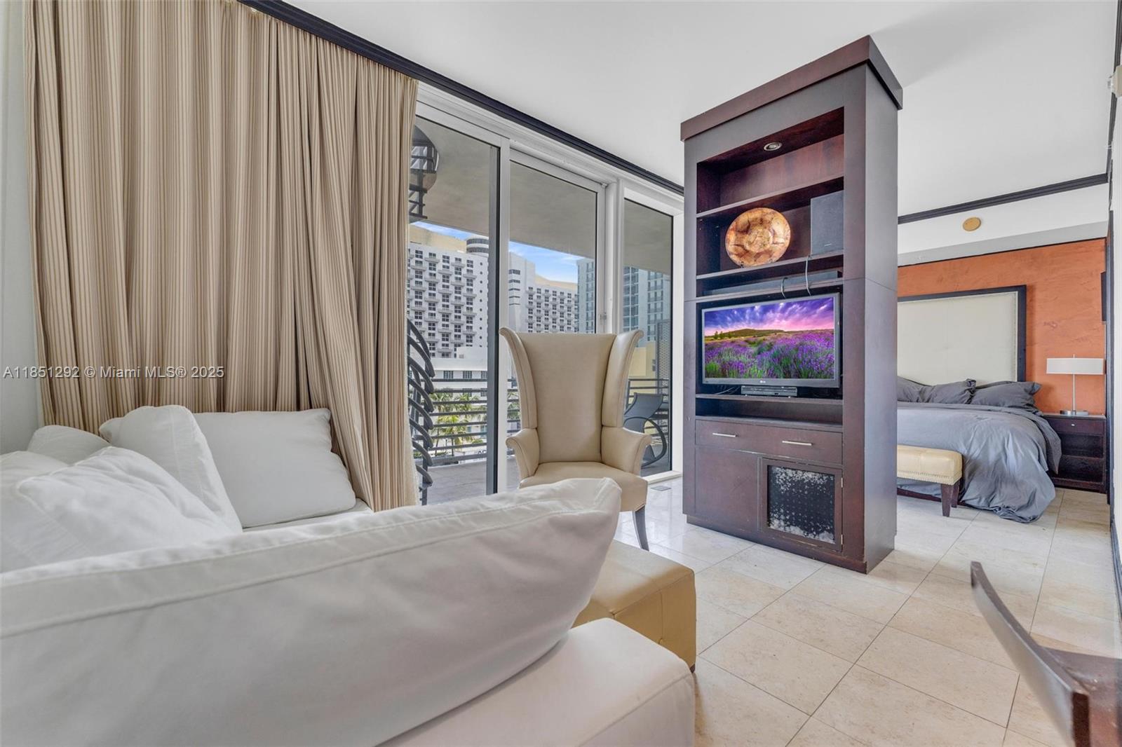 DE SOLEIL S BCH RESIDENTI - Residential