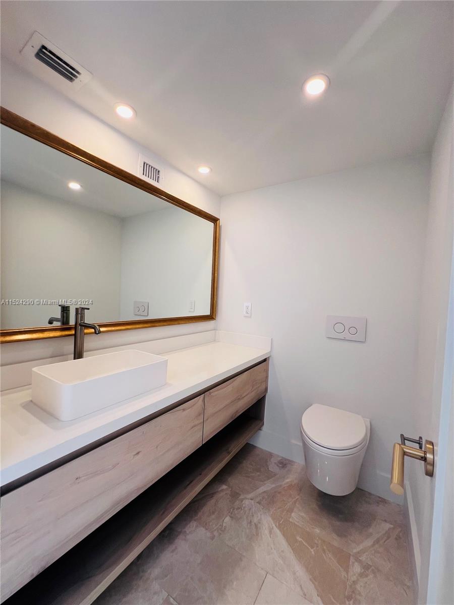 BRICKELL PLACE CONDO - Residential Lease