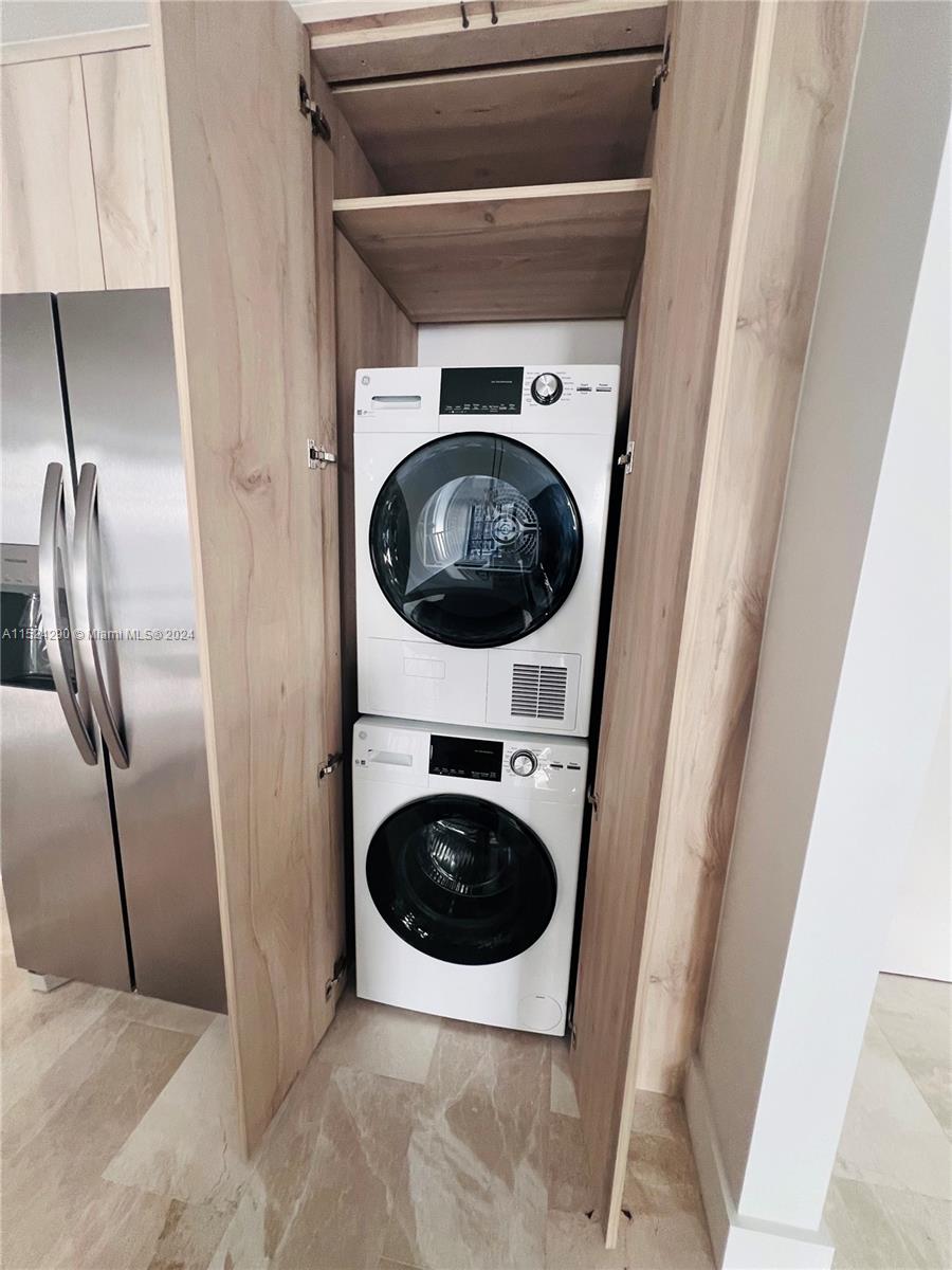 BRICKELL PLACE CONDO - Residential Lease