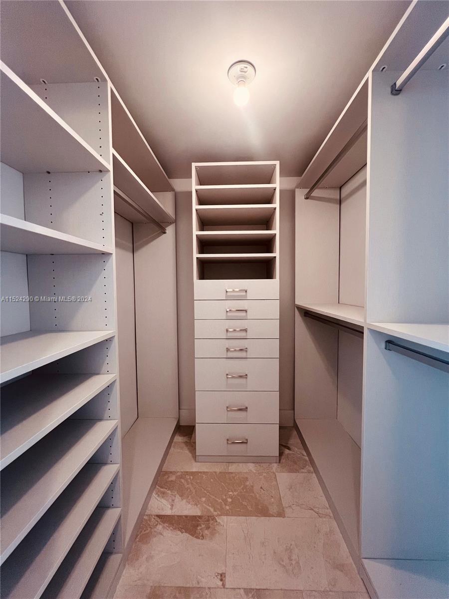 BRICKELL PLACE CONDO - Residential Lease