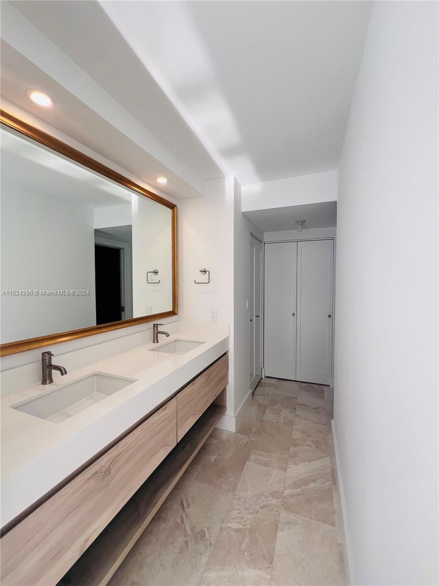 BRICKELL PLACE CONDO - Residential Lease