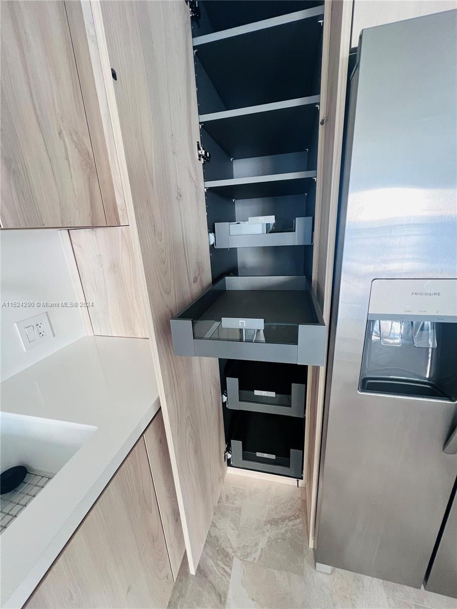 BRICKELL PLACE CONDO - Residential Lease