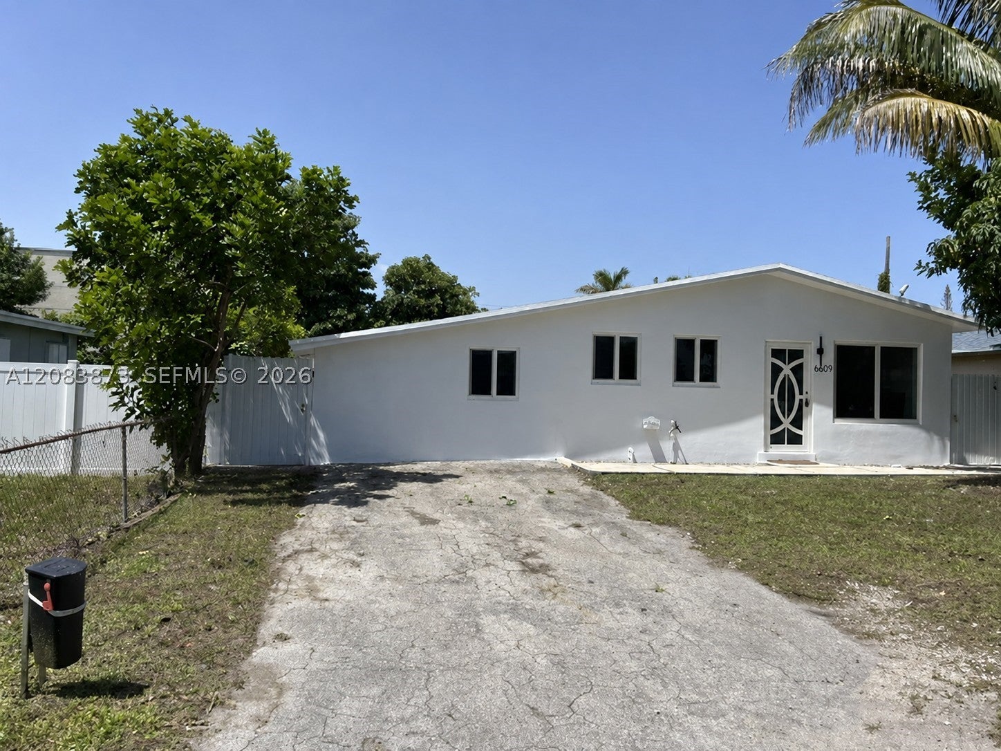6609 SW 1st Ct