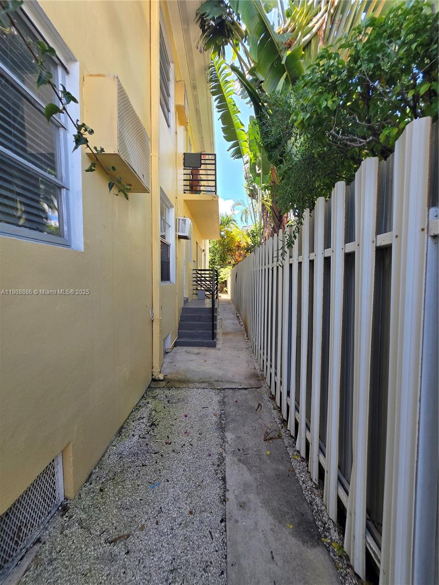 ALTOS DEL MAR NO 3 - Residential Lease