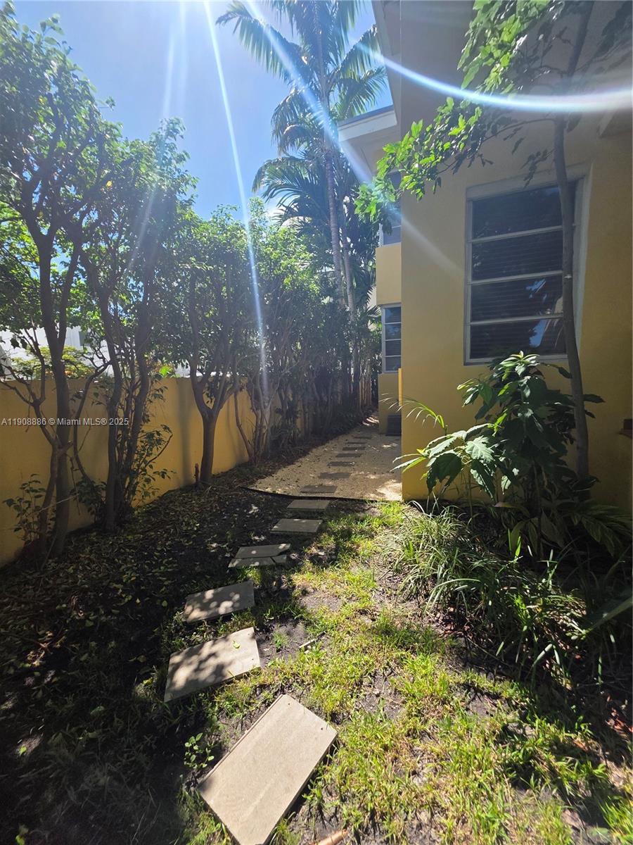 ALTOS DEL MAR NO 3 - Residential Lease