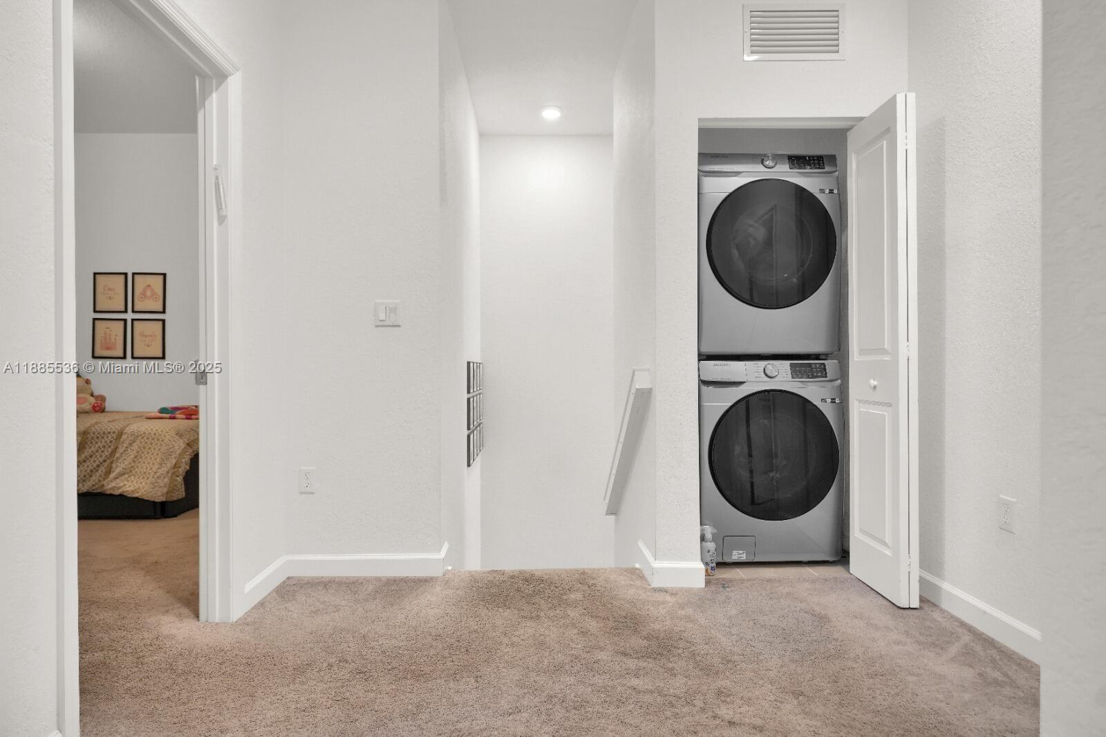 VISTA LAGO - Residential