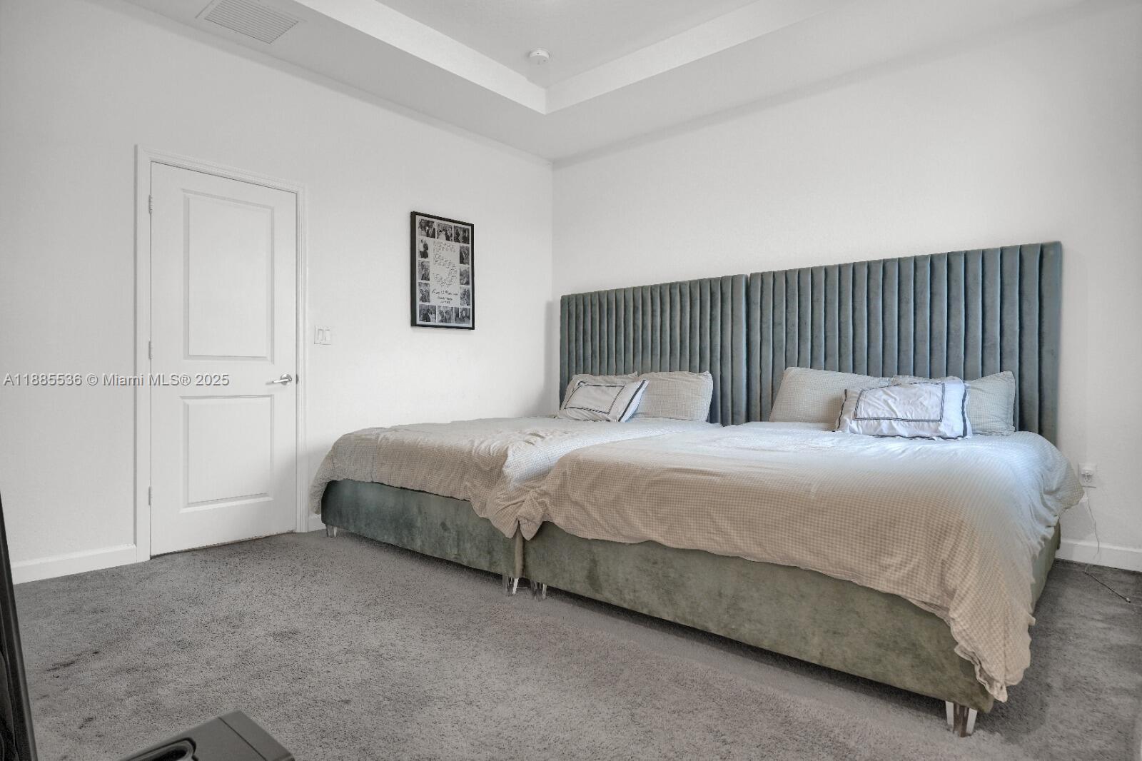 VISTA LAGO - Residential