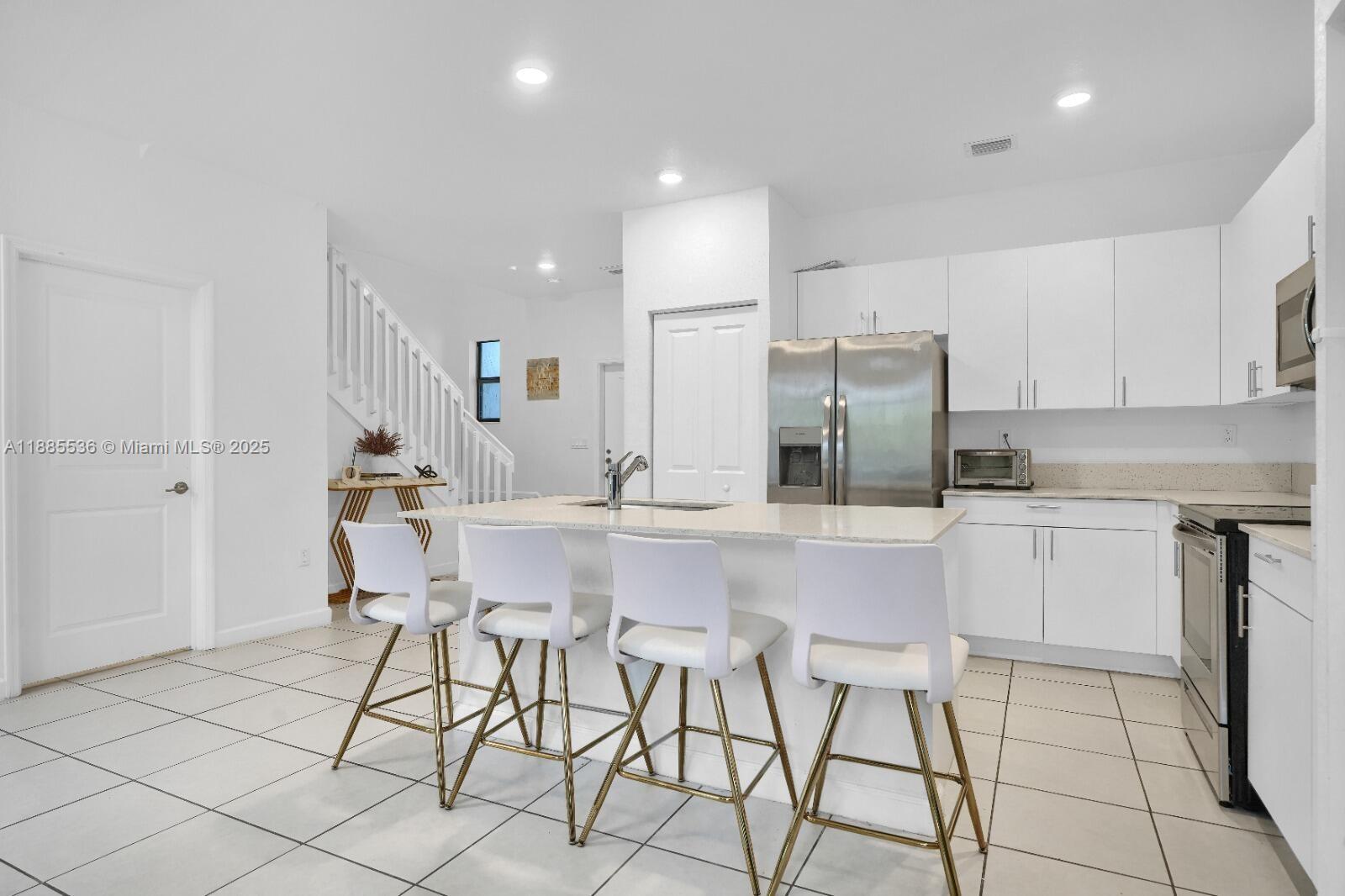 VISTA LAGO - Residential