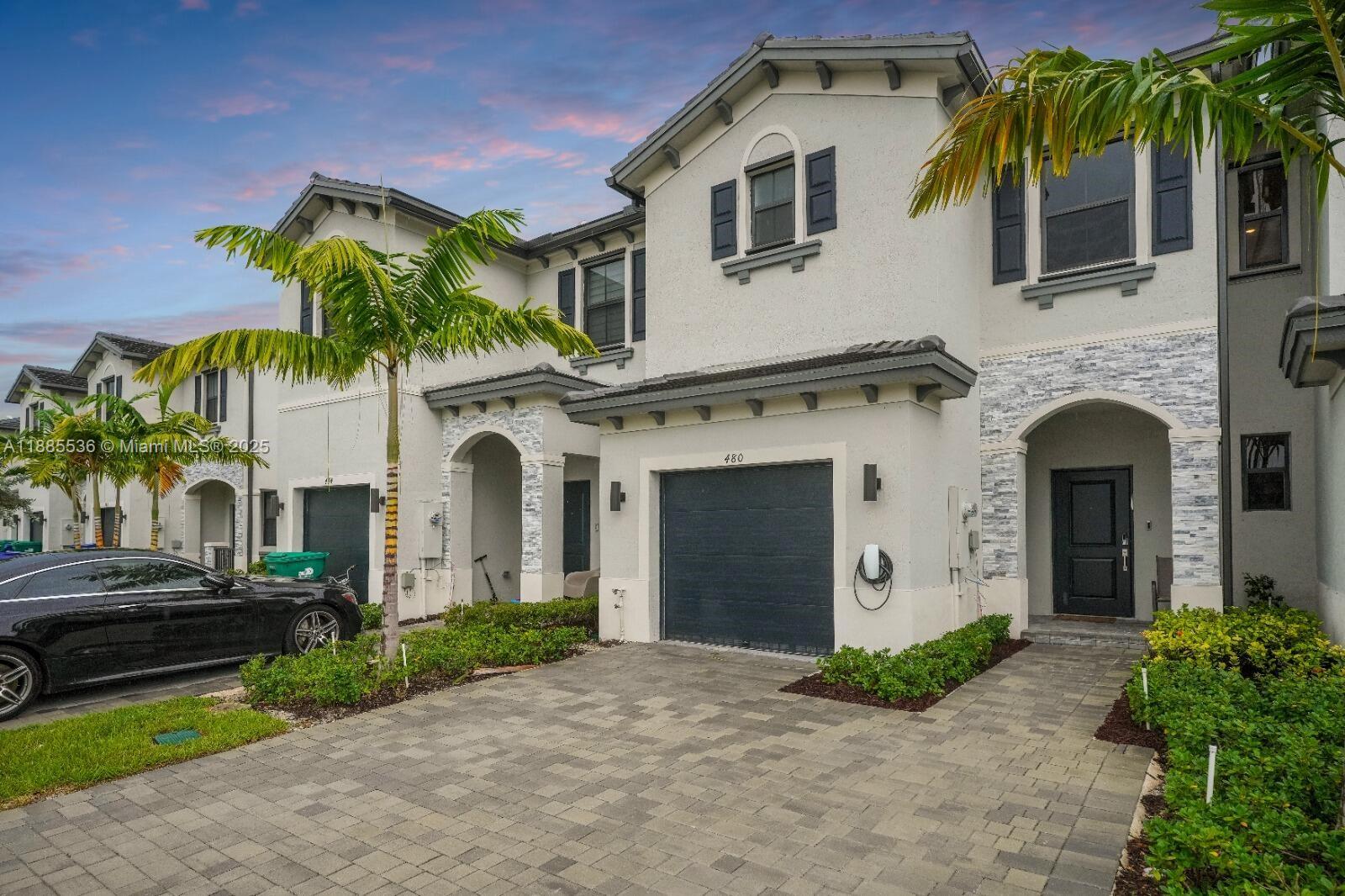 VISTA LAGO - Residential