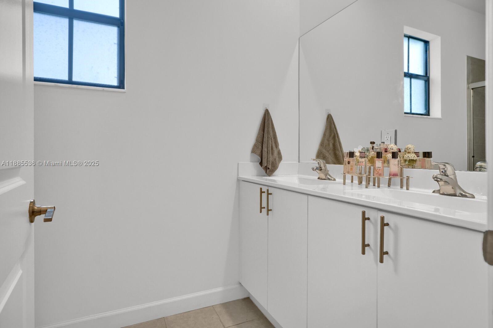 VISTA LAGO - Residential