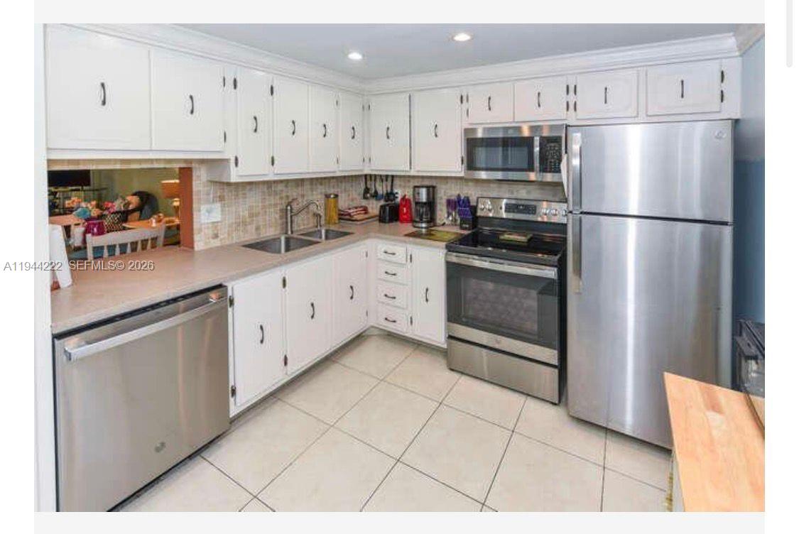 VILLAGE ROYALE GREENWOOD - Residential