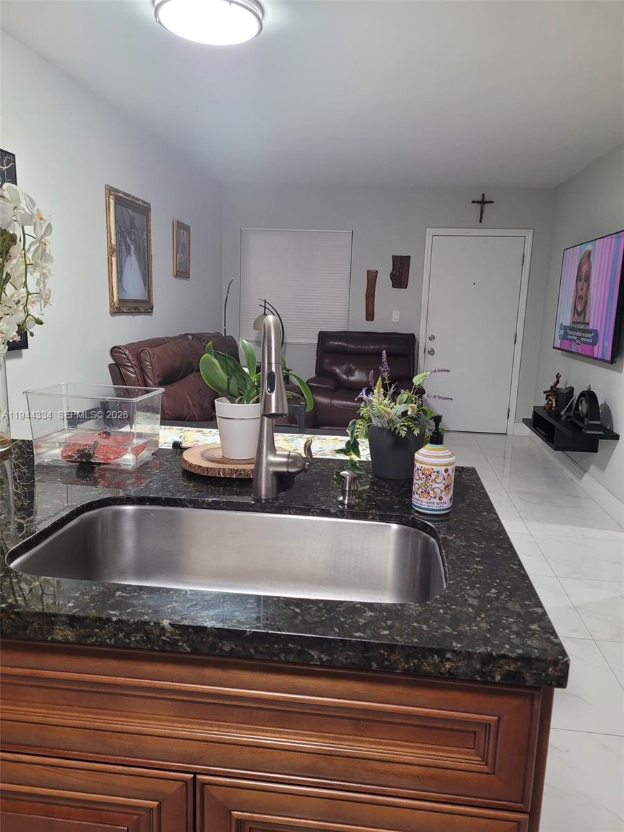 ALAMEDA TOWER 2 CONDO - Residential