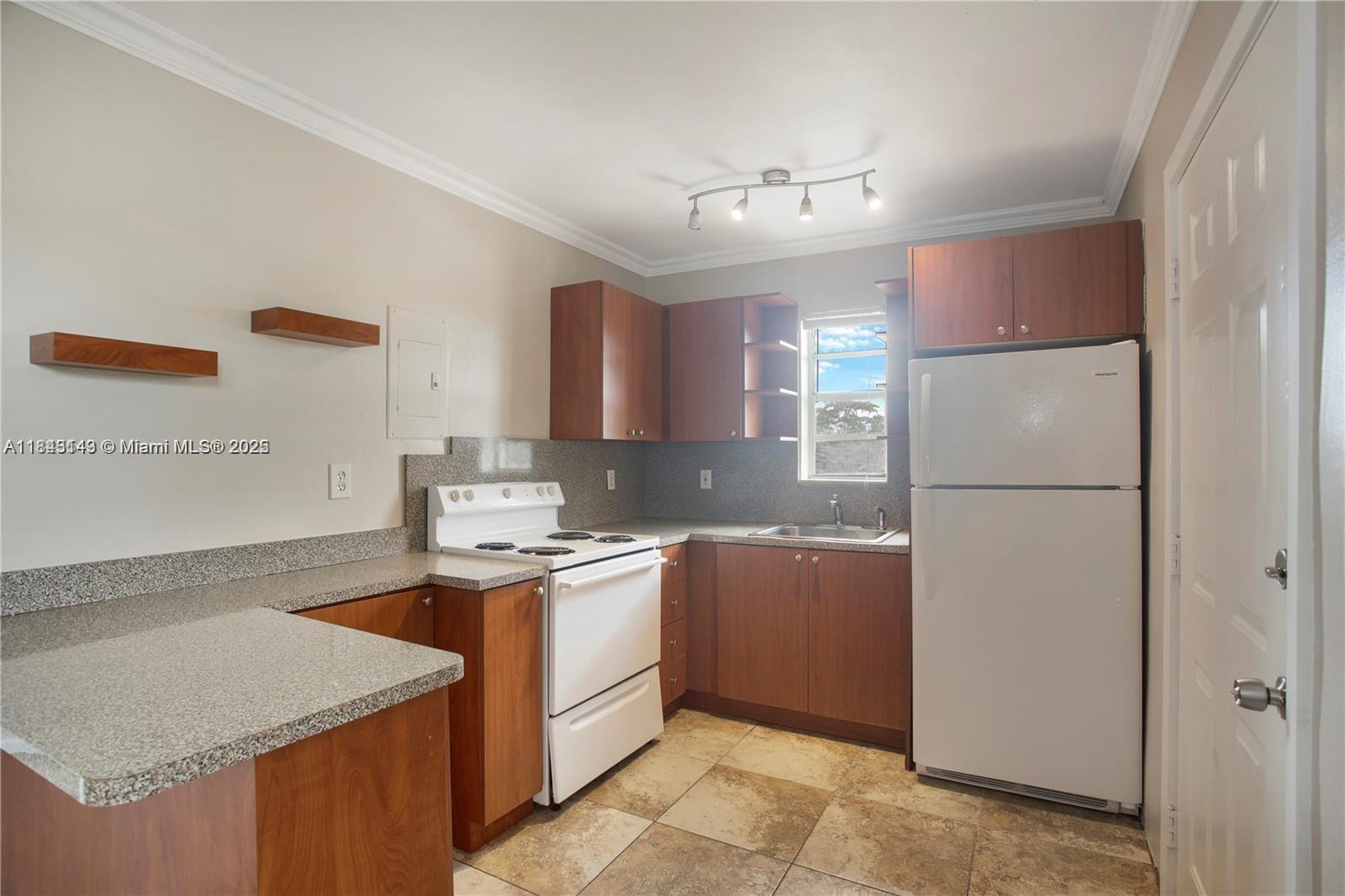 1020 SW 7th St 9, Miami, FL, 33130/$219,000 1 1020 SW 7th St 9