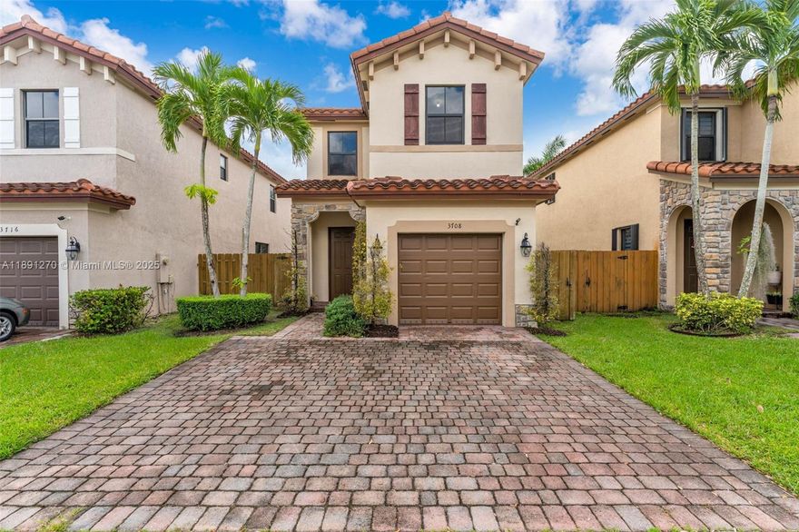 Discover your new home!! 2 floors single family home with ample fenced patio.  3 bedrooms and 2.5 baths located in Baywinds of Barbados! Nice community, Close to schools, shopping center, Pharmacy and more.