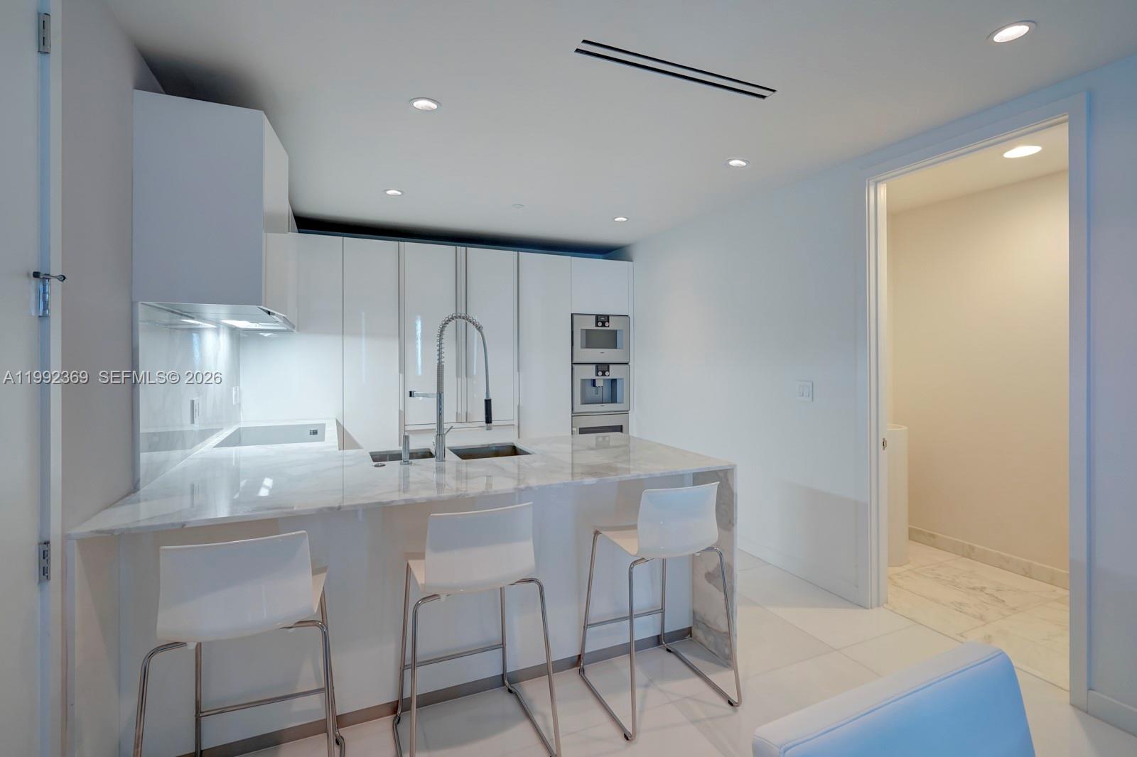 10203 Collins Ave 1005