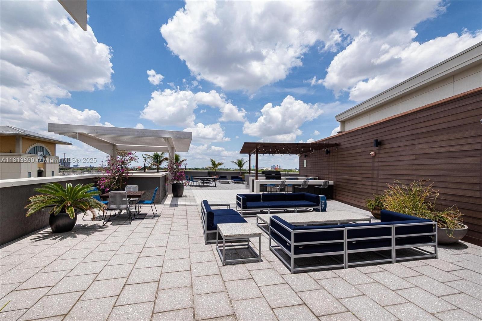 MIDBLOCK MIAMI CONDO - Residential