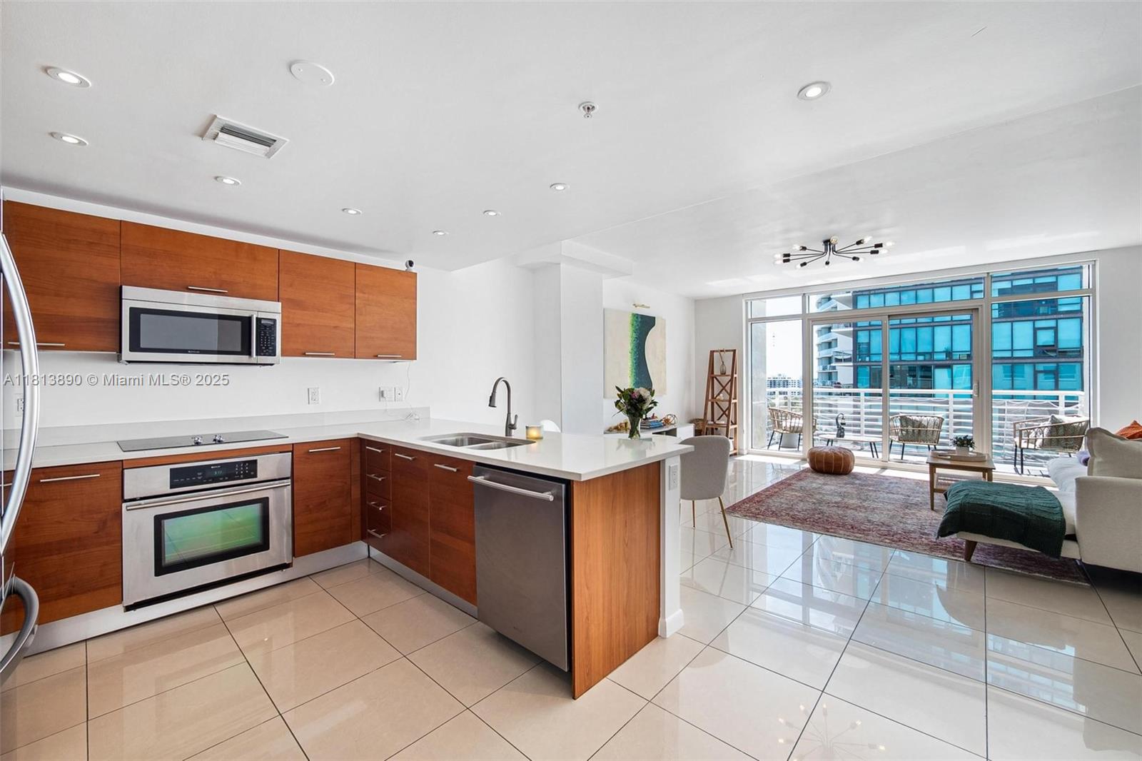 MIDBLOCK MIAMI CONDO - Residential