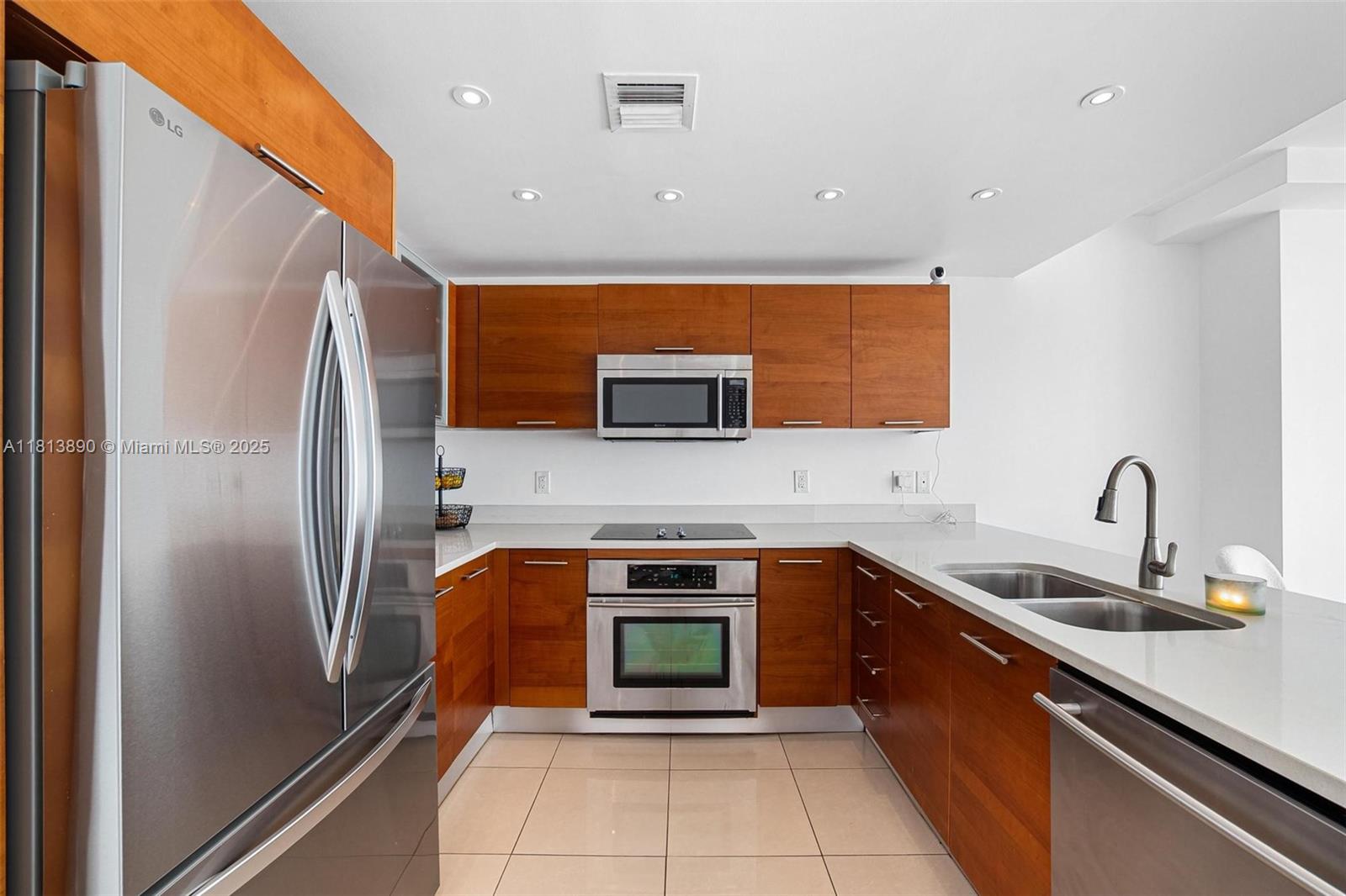 MIDBLOCK MIAMI CONDO - Residential
