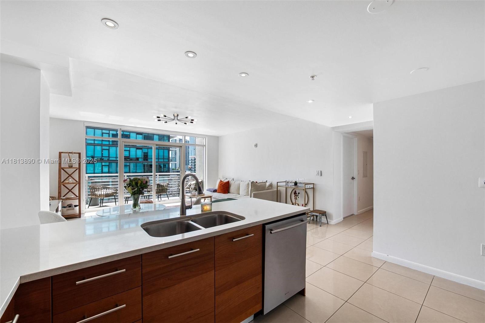 MIDBLOCK MIAMI CONDO - Residential
