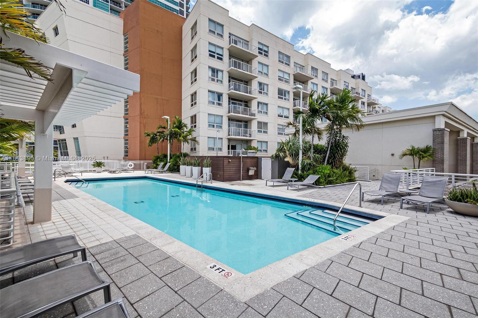 MIDBLOCK MIAMI CONDO - Residential