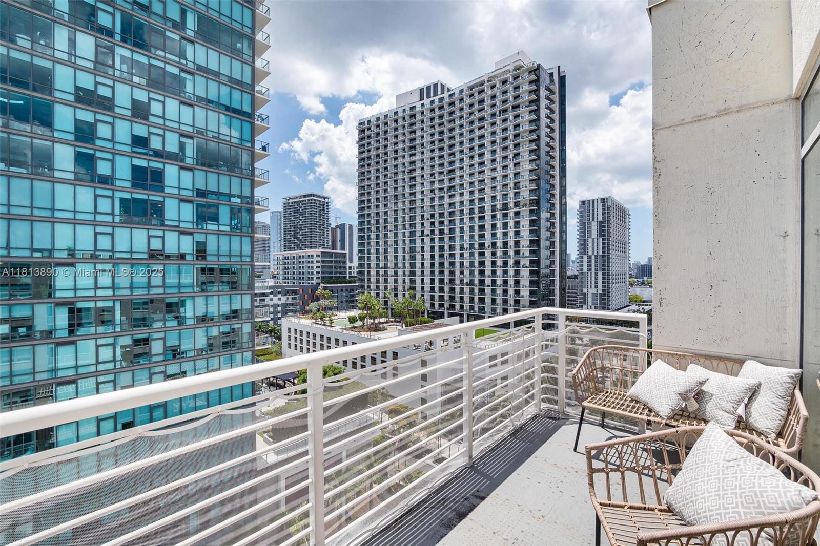 MIDBLOCK MIAMI CONDO - Residential