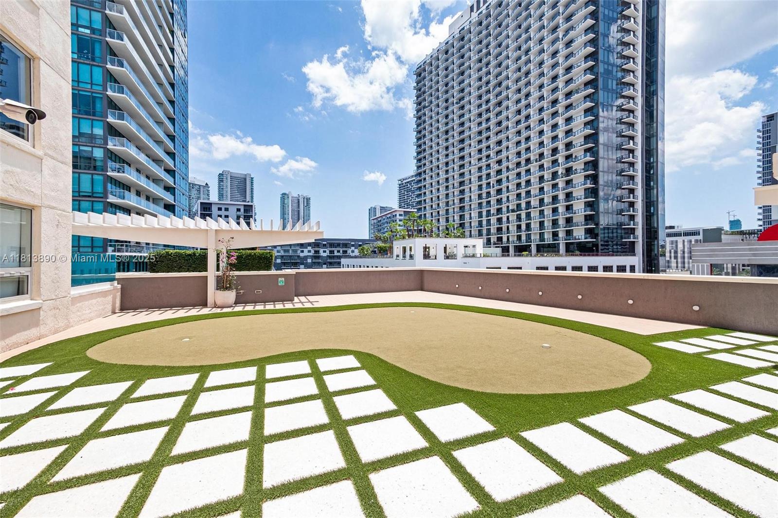 MIDBLOCK MIAMI CONDO - Residential