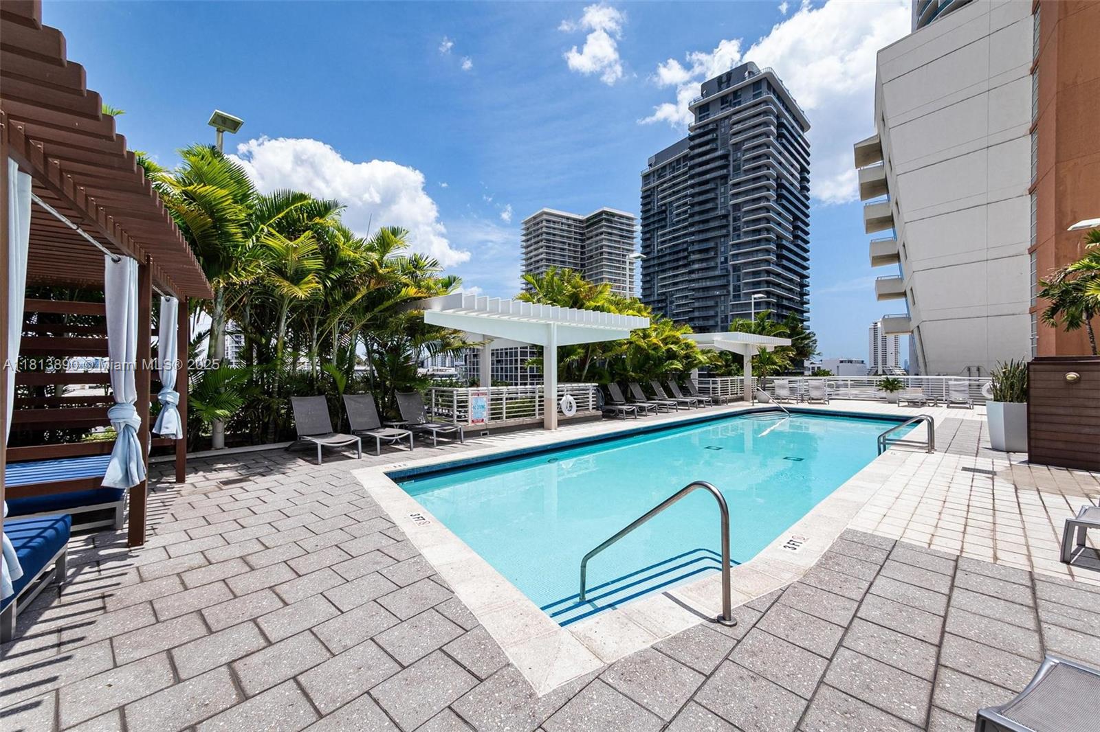 MIDBLOCK MIAMI CONDO - Residential