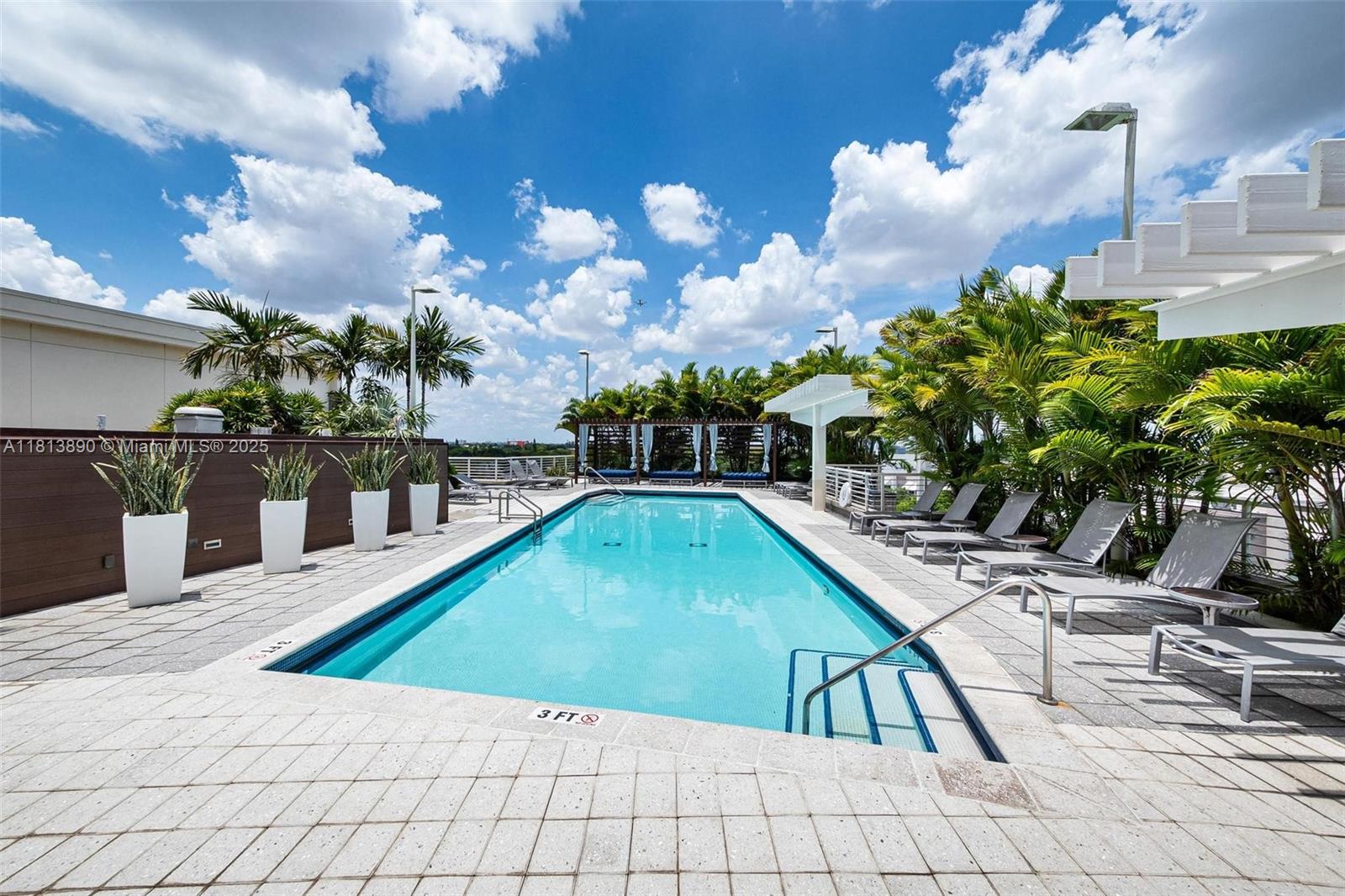MIDBLOCK MIAMI CONDO - Residential