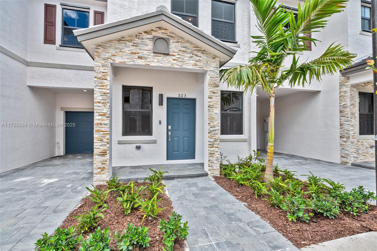 523 SW 19th Ter