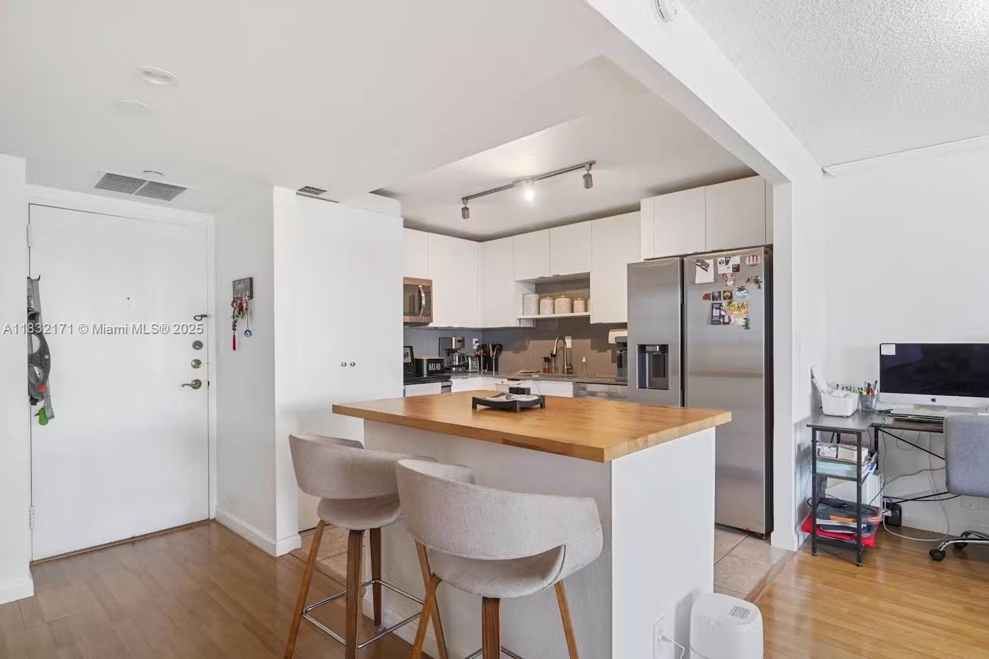 1901 Brickell Ave B1706