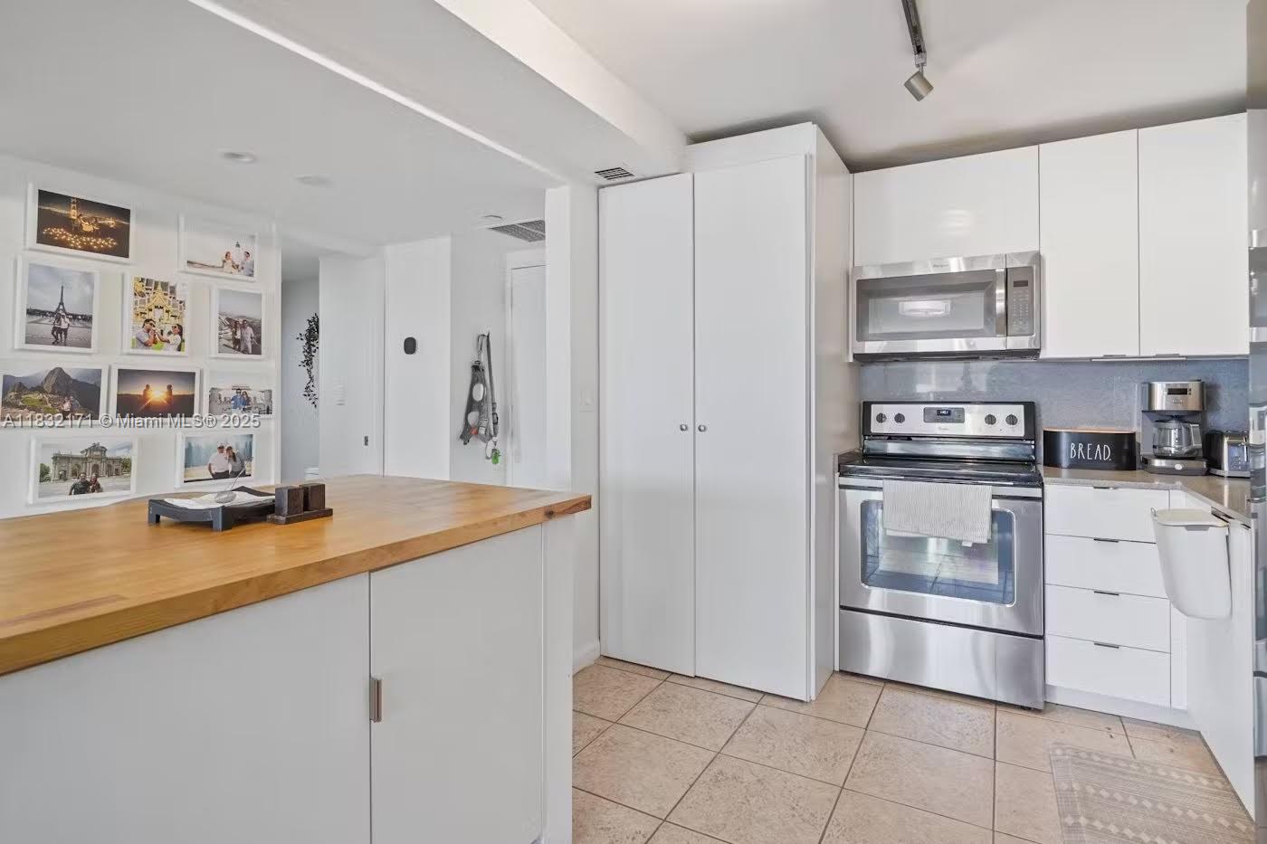 1901 Brickell Ave B1706