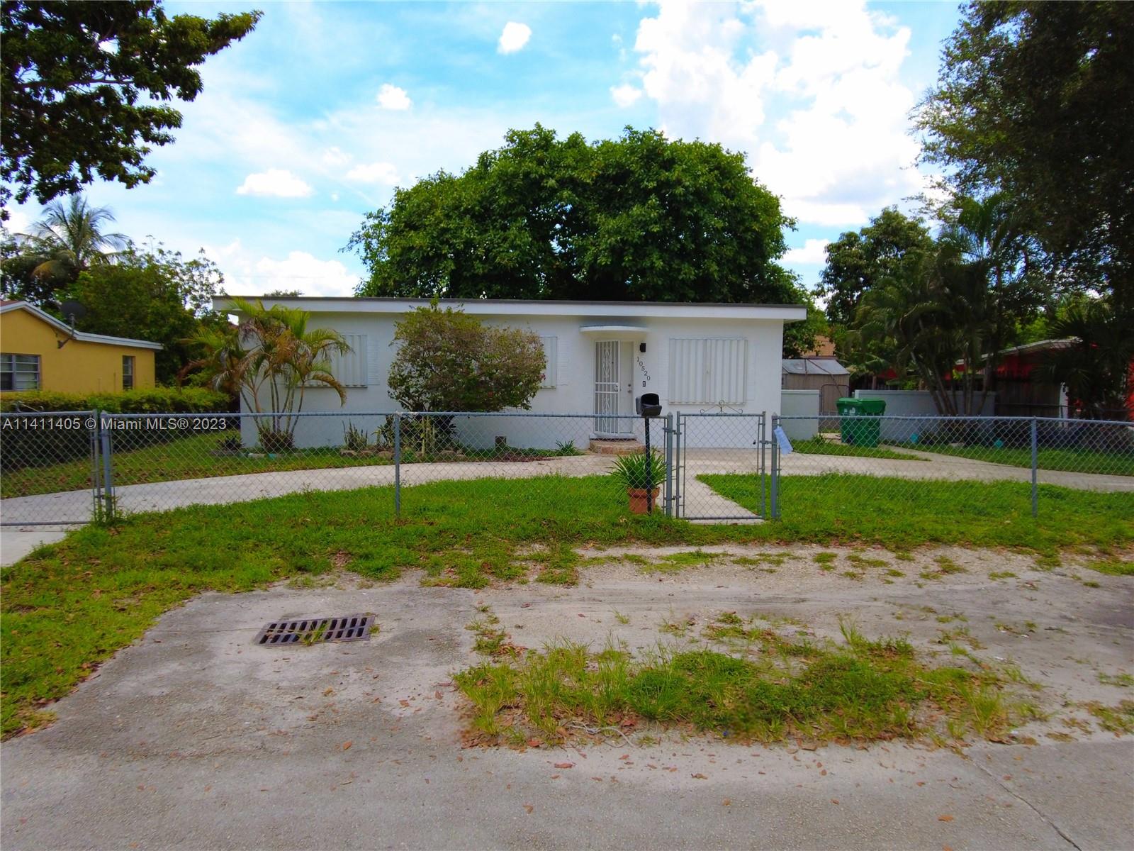 Ready to move in. Single-family 4 bed/ 2 bath. New roof, a/c, bathrooms, paint, and flooring. Spacious backyard. Washer and dryer hookup available.