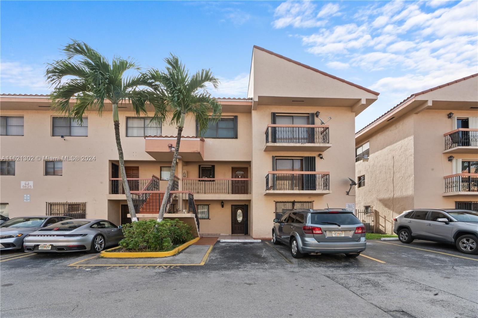 View Hialeah, FL 33016 condo