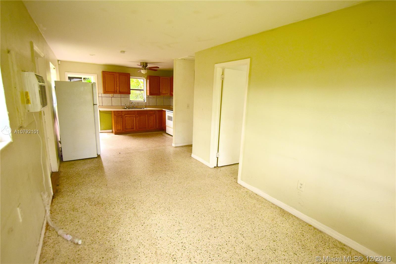 LAKE WORTH TOWN OF - Residential Lease