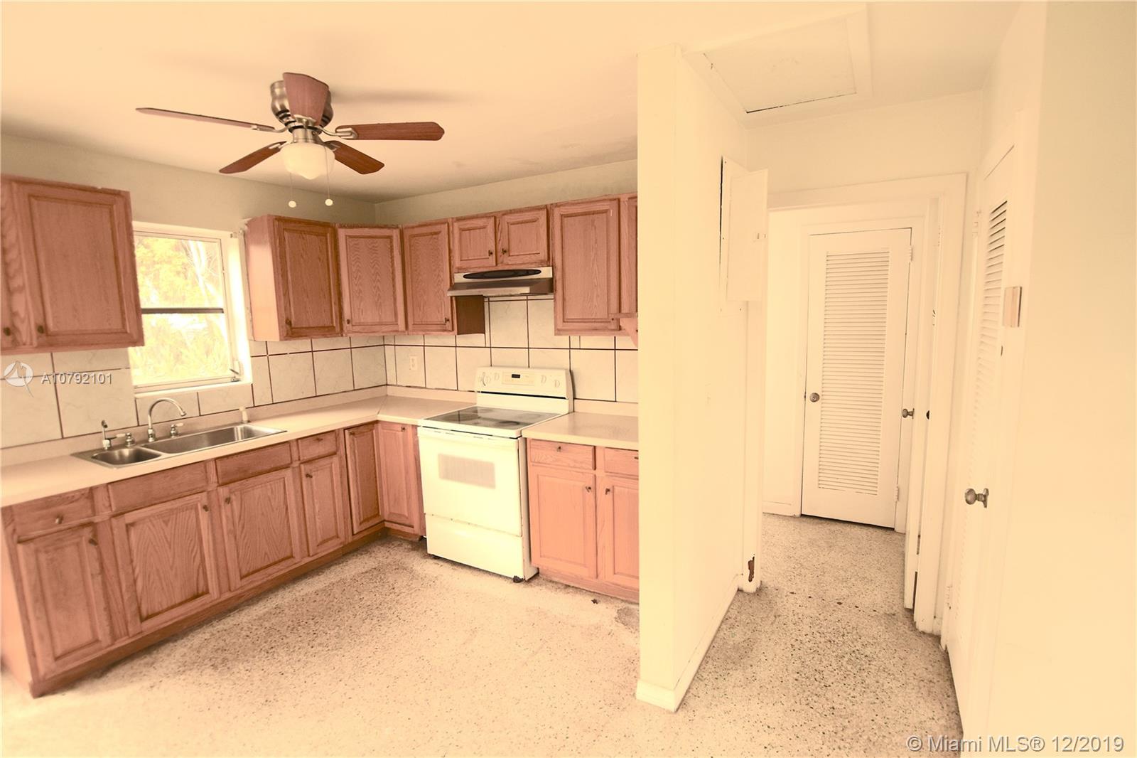 LAKE WORTH TOWN OF - Residential Lease