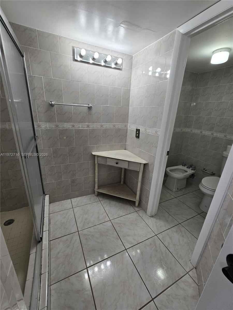 PENINSULA AT INTL GARDENS - Residential Lease