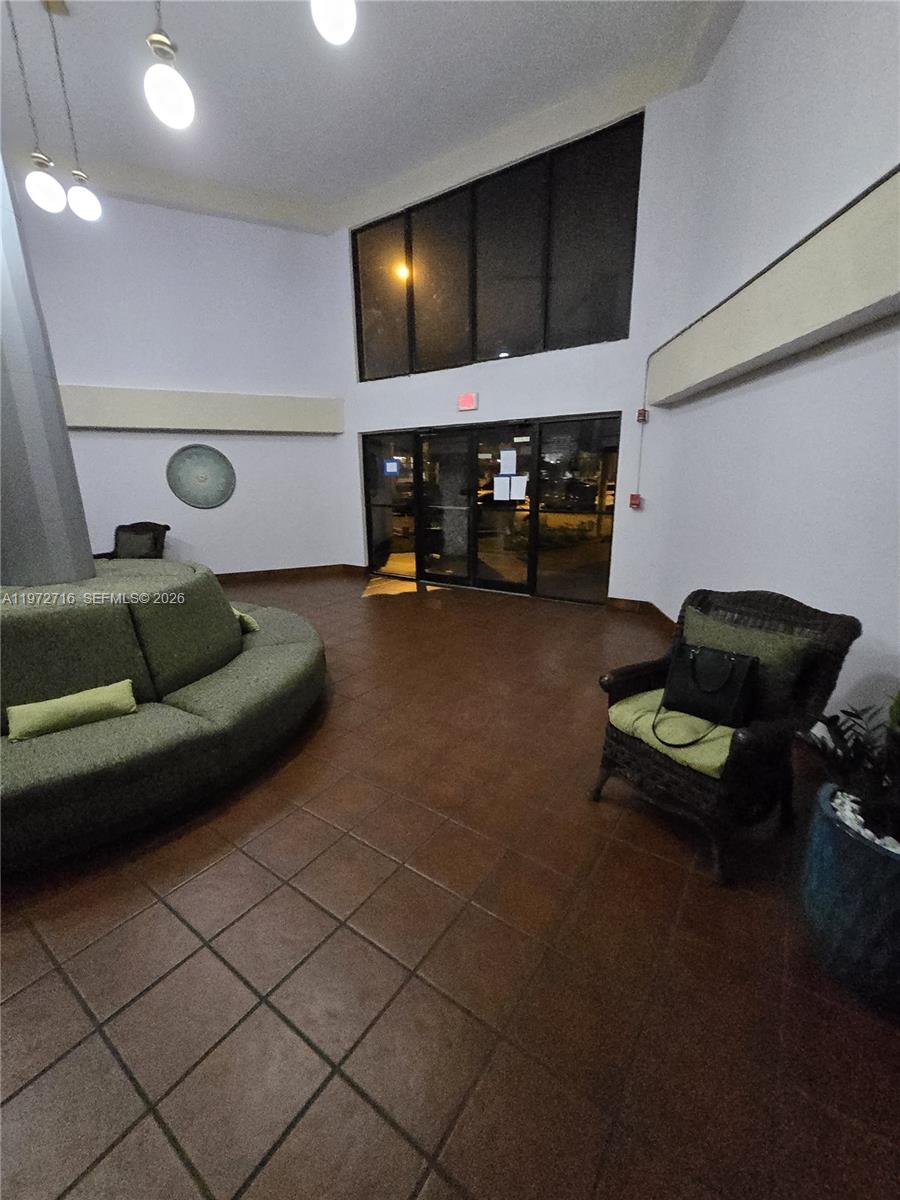 PENINSULA AT INTL GARDENS - Residential Lease